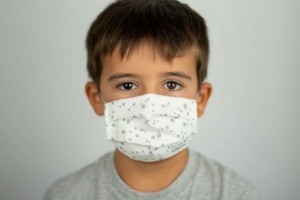 Mascarilla  infantil, acabado Viroblock®, 03 ESTRELLITAS estampado y gomas gris