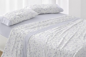 Juego de sábanas color lavanda diseño floral 548