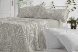 Juego de sábanas en color salvia diseño animal print 051