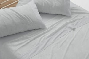 Juego de sábanas color azul grisáceo diseño geométrico 055