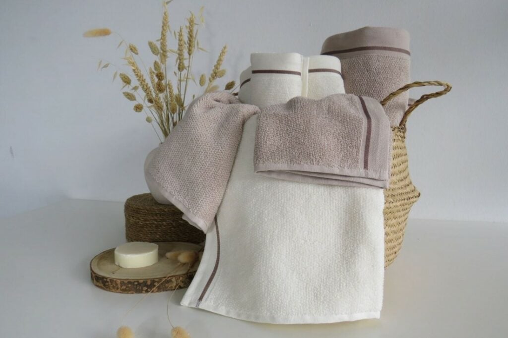 Juego de toallas color crema