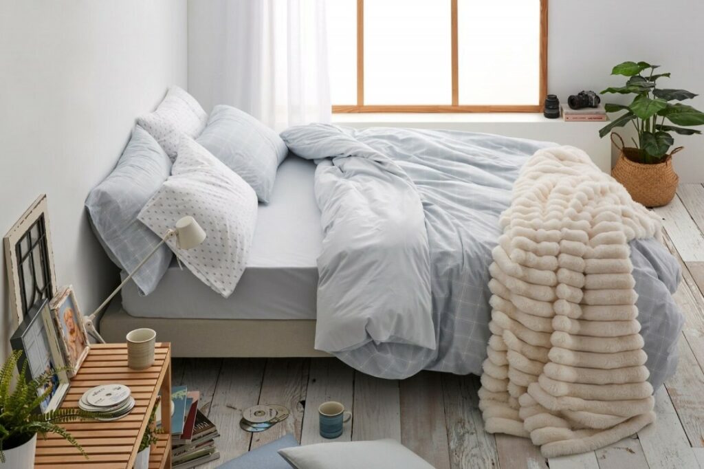 Funda nórdica en dormitorio